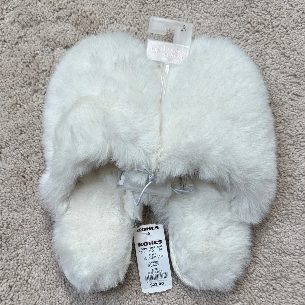 Cozy White Faux Fur slippers - Picture 2 of 3